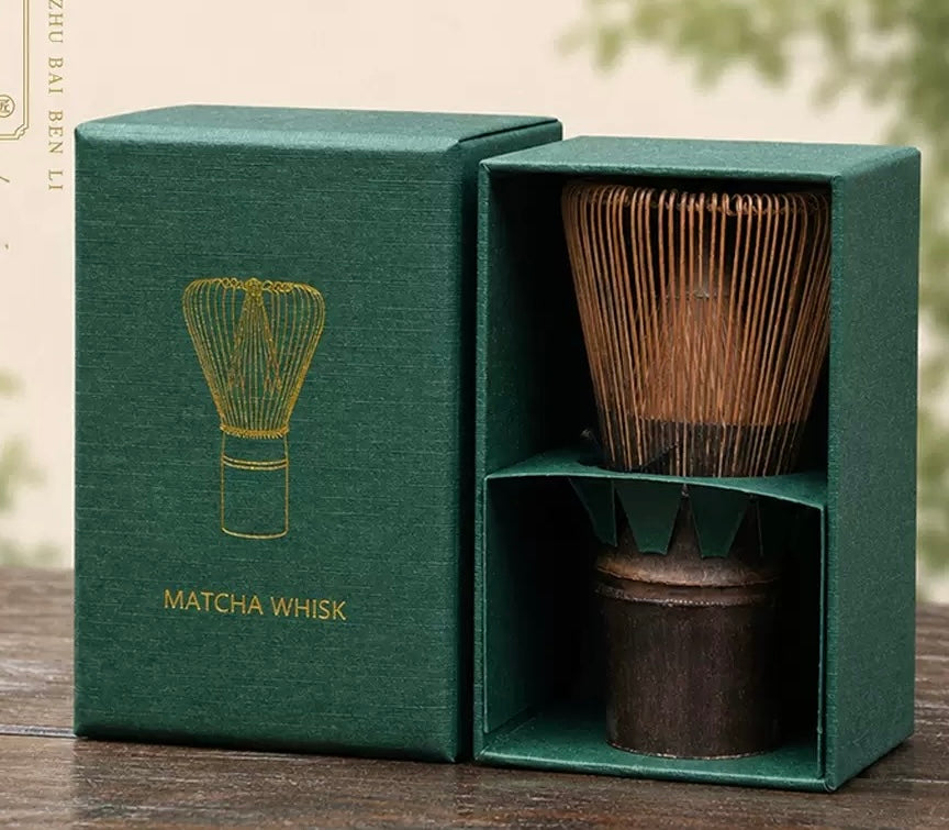 Fouet de matcha en bambou violet